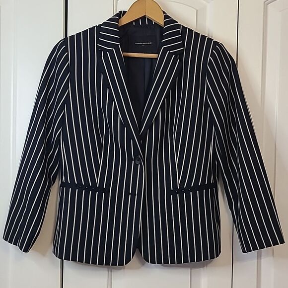 Banana Republic Navy & White Vertical Striped Blazer Two Button Pockets Size 8 - Picture 1 of 10